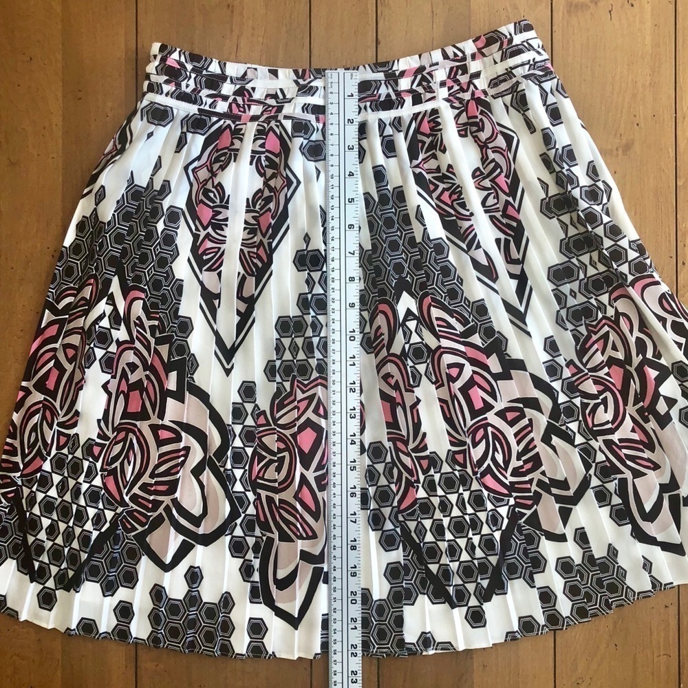 Adrianna Papell - Geometric Shape Pleated Skirt - Picture 6 of 7